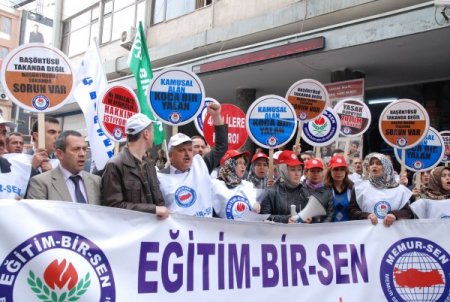 Eğitim-Bir Sen: Kamusal alanda başörtü serbest bırakılsın