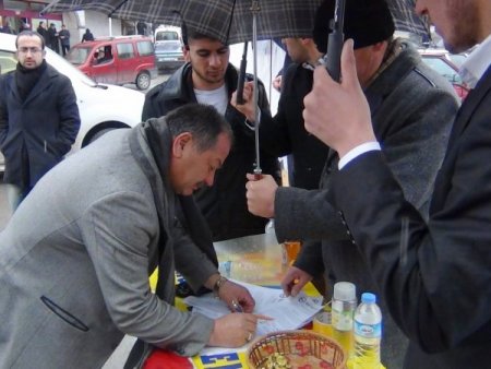 Eğitim Bir-Sen Temsilciliği'nden imza kampanyası