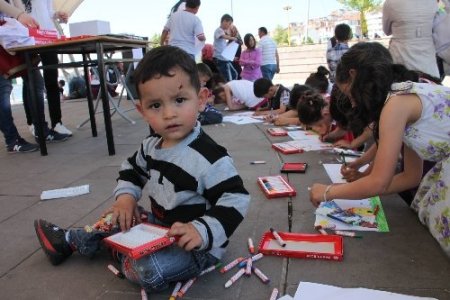 Eğitim Fakültesi öğrencileri, minikleri resimde yarıştırdı