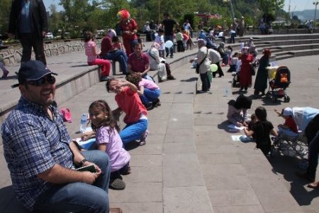 Eğitim Fakültesi öğrencileri, minikleri resimde yarıştırdı