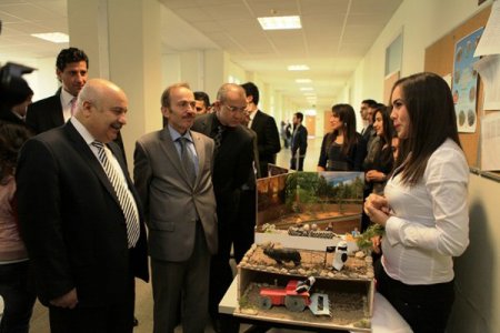 Eğitim fakültesi öğrencileri 'öğretim materyalleri' sergisi açtı