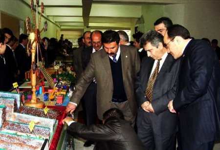 Eğitim Fakültesi Öğretim Teknolojileri Ve Tasarım Sergisi Açtı