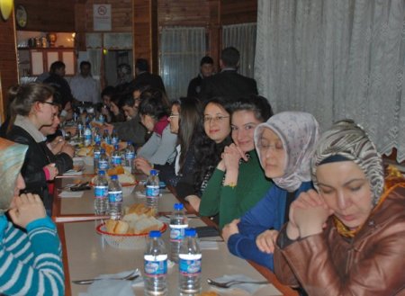 Eğitim Gönülleri Derneği Öğretmenleri Yemekte Buluşturdu