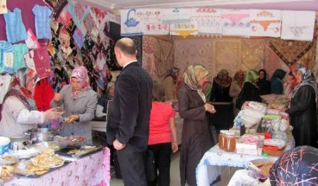 Eğitim Gönüllüleri Fakir Öğrenciler Yararına Kermes Düzenledi