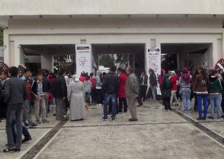 Eğitim gönüllüleri fakir öğrenciler yararına kermes düzenledi