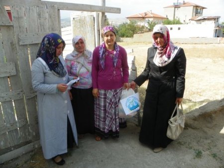 Eğitim Gönüllüleri İhtiyaç Sahiplerini Sevindirdi