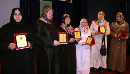 Eğitim Gönüllüsü Annelere Plaket Verildi