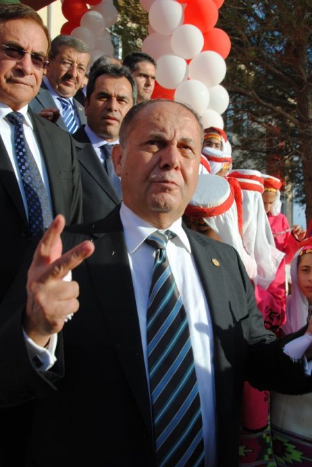 Eğitim gönüllüsü işadamı: Okul yaptırmada bürokratik engeller kaldırılmalı