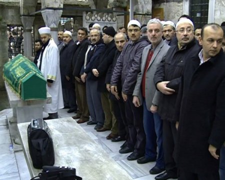 Eğitim gönüllüsü Özcan, son yolculuğuna dualarla uğurlandı