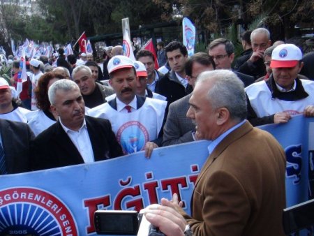 Eğitim-İş'in eyleminde gerginlik yaşandı