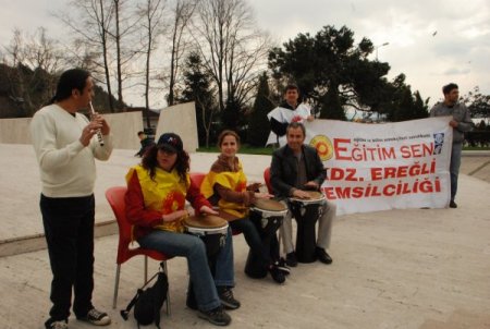 Eğitim Sen Üyelerinden Oturma Eylemi