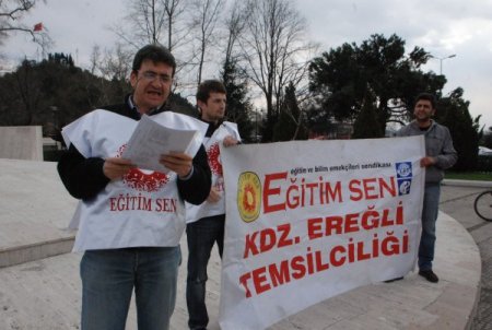 Eğitim Sen Üyelerinden Oturma Eylemi