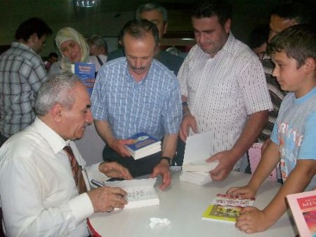 Eğitimci Yazar Vakkasoğlu: Aile Hayatımızda Tek Örneğimiz Peygamber Efendimiz Olmalı