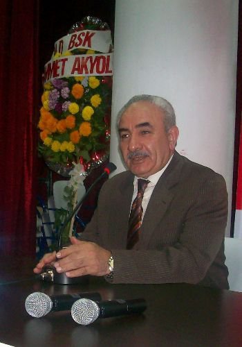 Eğitimci Yazar Vakkasoğlu: Aile Hayatımızda Tek Örneğimiz Peygamber Efendimiz Olmalı
