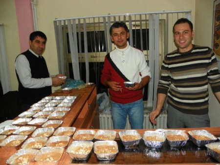 Eğitimcilerden aşureli ‘Öğretmenler Günü’ kutlaması