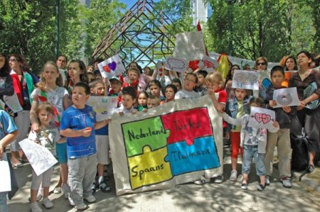 Eğitimde Türkçe Yasağı Öğrenci Ve Velileri Sokağa Döktü