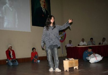 Eğitimdeki Başarıyı Öğrencilerin Sanat Yönünü Öne Çıkarmakta Buldu