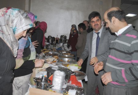 Eğitime katkı amacıyla düzenlenen kermes yoğun ilgi gördü