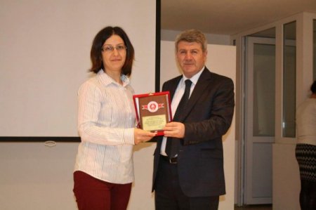 Eğitimini tamamlayan veliler belgelerini aldı