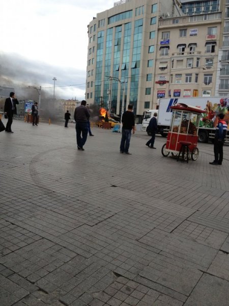 Ehliyetine el konulan şoför çalıştığı taksiyi yaktı (Özel)