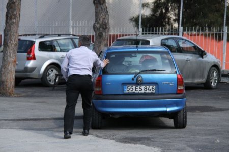 Ehliyetle Sınava Alınmayınca Gözyaşı Döktü