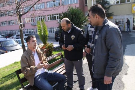 Ehliyetle Sınava Alınmayınca Gözyaşı Döktü