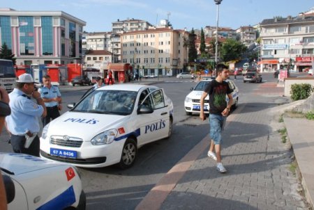Ehliyetsiz Sürücü Yayalara Çarparak Kaçtı: 2 Yaralı