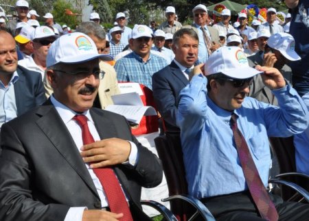 Eker: Geçmişte ithal ettiğimiz çeltik tohumunu şimdi ihraç ediyoruz