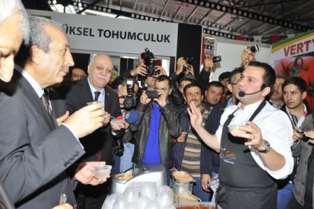 Eker: Türk çiftçisi 105 milyonu besleyip, 15 milyar dolarlık gıda ihraç ediyor