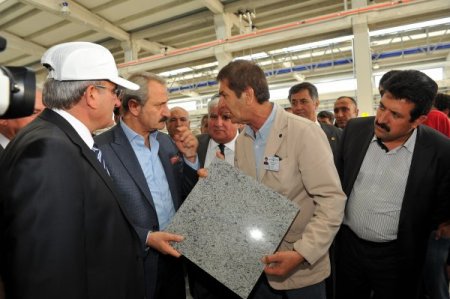 Ekonomi Bakanı Çağlayan: Bölgeye yatırım teröre meydan okumadır