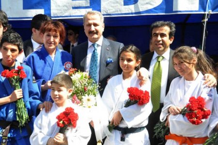 Ekonomi Bakanı Çağlayan: Verdiğimiz Sözleri Yerine Getirmeye Devam Ediyoruz