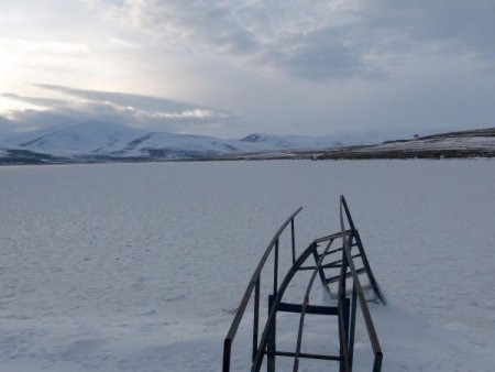 Eksi 30 derece soğuğu gören Çıldır Gölü buz tuttu