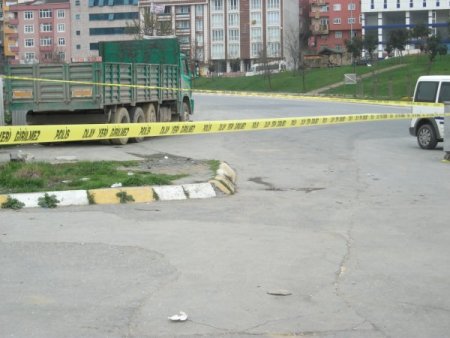 El Bombası Süsü Verilen Demir Parçası Polisi Alarma Geçirdi