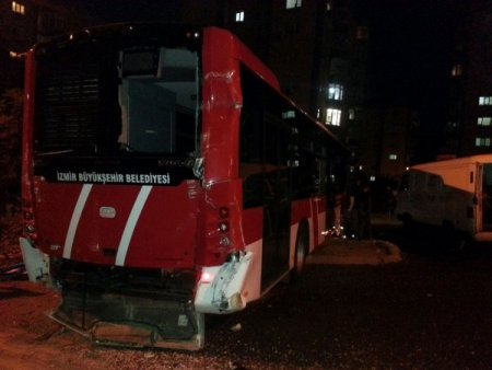 El freni çekilmeyen otobüs başka bir otobüse çarptı: 1 yaralı
