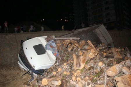 El frenini tam çekmeyince kamyonunu 5 metre aşağıda buldu