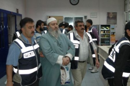 El Kaide Operasyonunda Gözaltına Alınan 17 Kişi Adliyeye Sevk Edildi