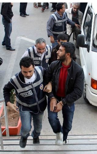 El Kaide Operasyonunda Gözaltına Alınan 5 Kişi Adliyeye Sevk Edildi