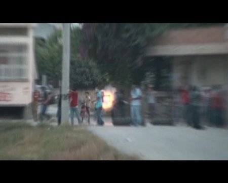 El Yapımı Bomba Gösterici Çocuğun Elinde Patladı