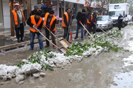 Elazığ Belediyesi karla mücadele 24 saat çalışıyor