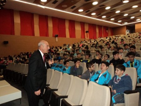 Elazığ Özel Güzide Hanım İlköğretim Okulu'nda deprem semineri verildi