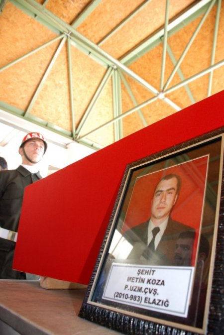 Elazığ Şehidini Uğurladı