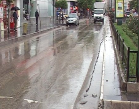 Elazığ yağmura teslim oldu