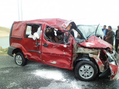 Elazığ'da bir araç Keban Baraj Gölü'ne uçtu