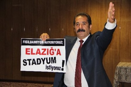 Elazığ'da duran adam protestosu