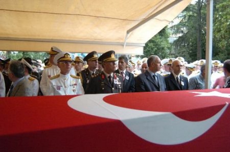 Elazığ'da Şehit Olan Jandarma Onbaşı Gökdağ, İzmit'te Toprağa Verildi
