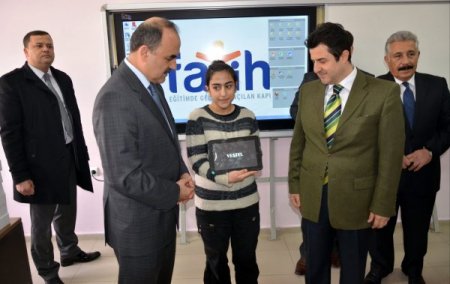 Elazığ'da tabletli eğitim başladı