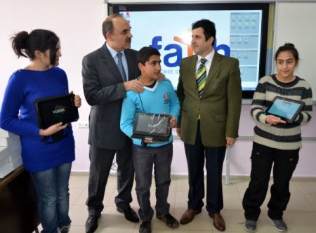 Elazığ'da tabletli eğitim başladı