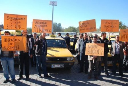 Elazığ'da Taksiciler Eylem Düzenledi