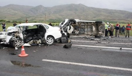 Elazığ'da trafik kazası: 2 ölü, 10 yaralı