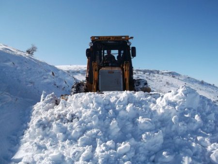 Elazığ'da yolda mahsur kalan 7 minibüs ve yolcusuna ulaşıldı